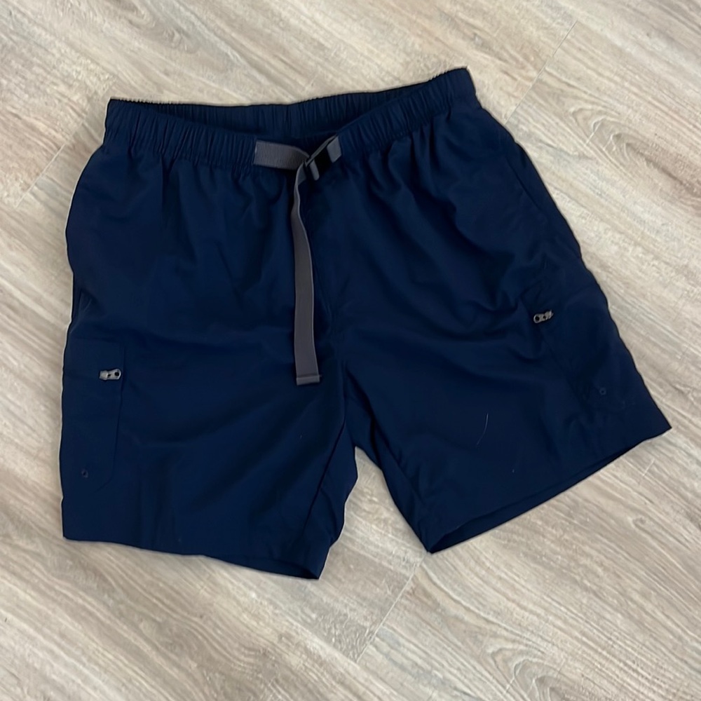 Columbia L 8 navy Blue shorts